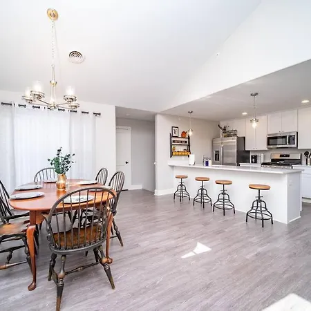 New Beautiful 3 Bedroom Condo In Bettendorf